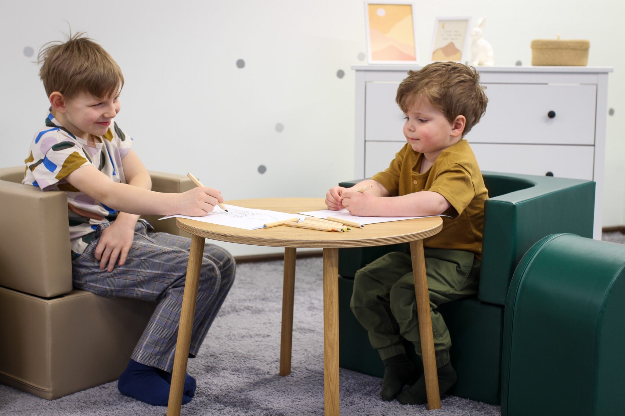 Sit'n play chair
